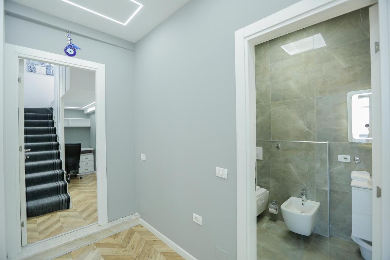 Miku Apartments-Luxury City View At Wilson Square Tirana Exterior photo