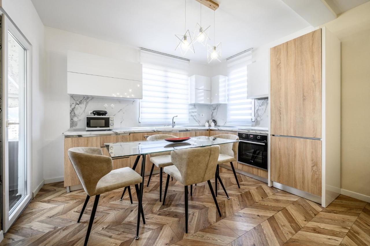 Miku Apartments-Luxury City View At Wilson Square Tirana Exterior photo