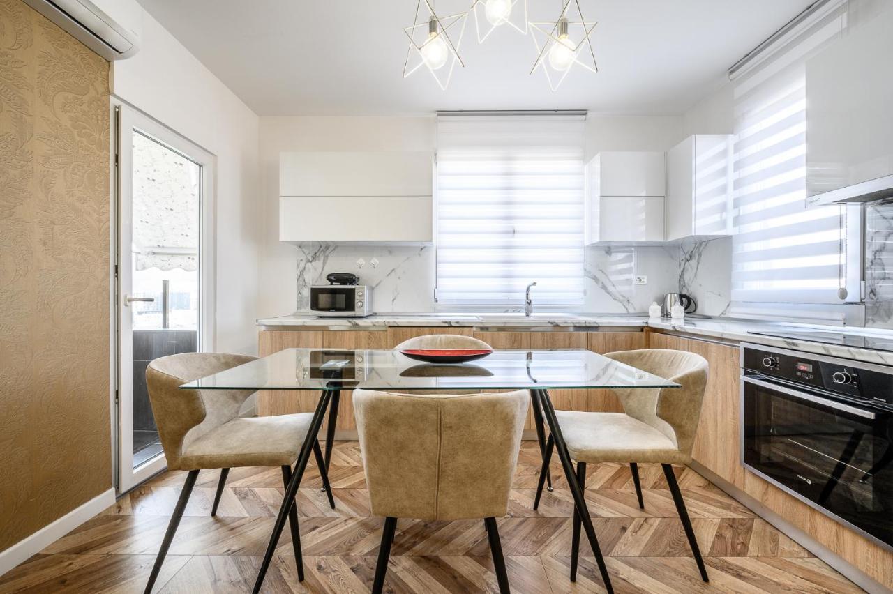 Miku Apartments-Luxury City View At Wilson Square Tirana Exterior photo