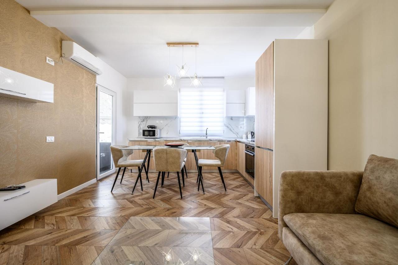 Miku Apartments-Luxury City View At Wilson Square Tirana Exterior photo
