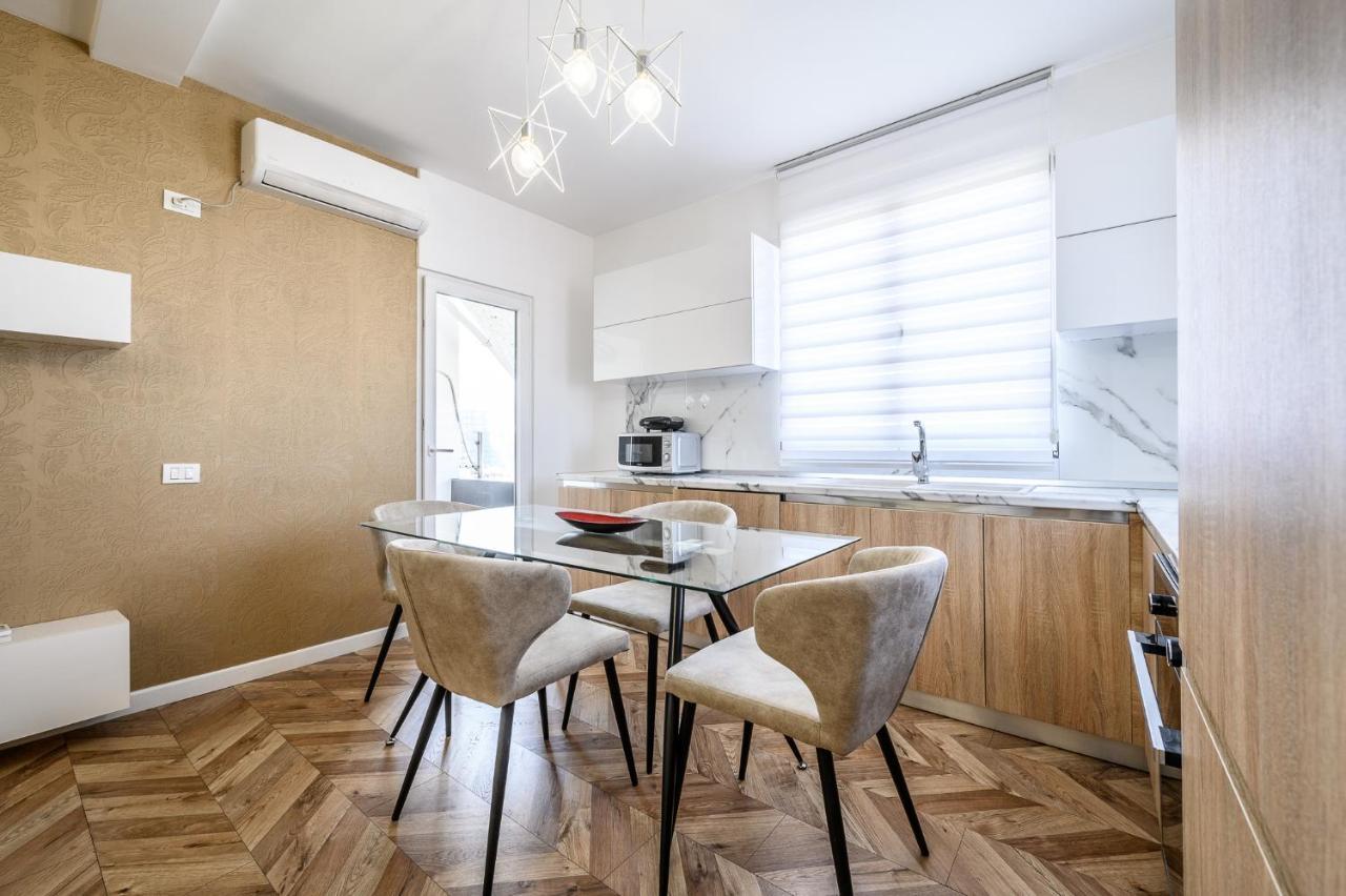 Miku Apartments-Luxury City View At Wilson Square Tirana Exterior photo