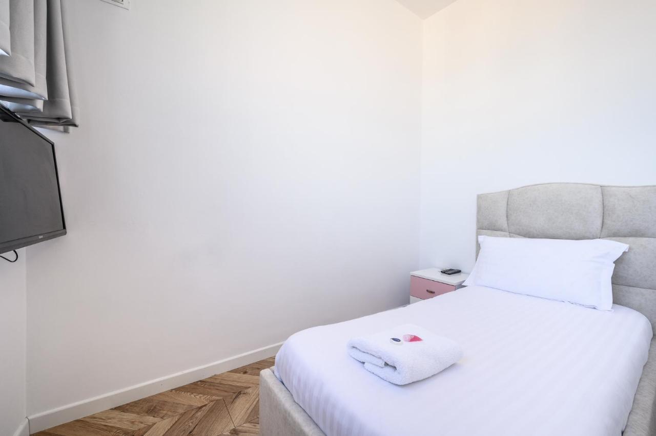 Miku Apartments-Luxury City View At Wilson Square Tirana Exterior photo