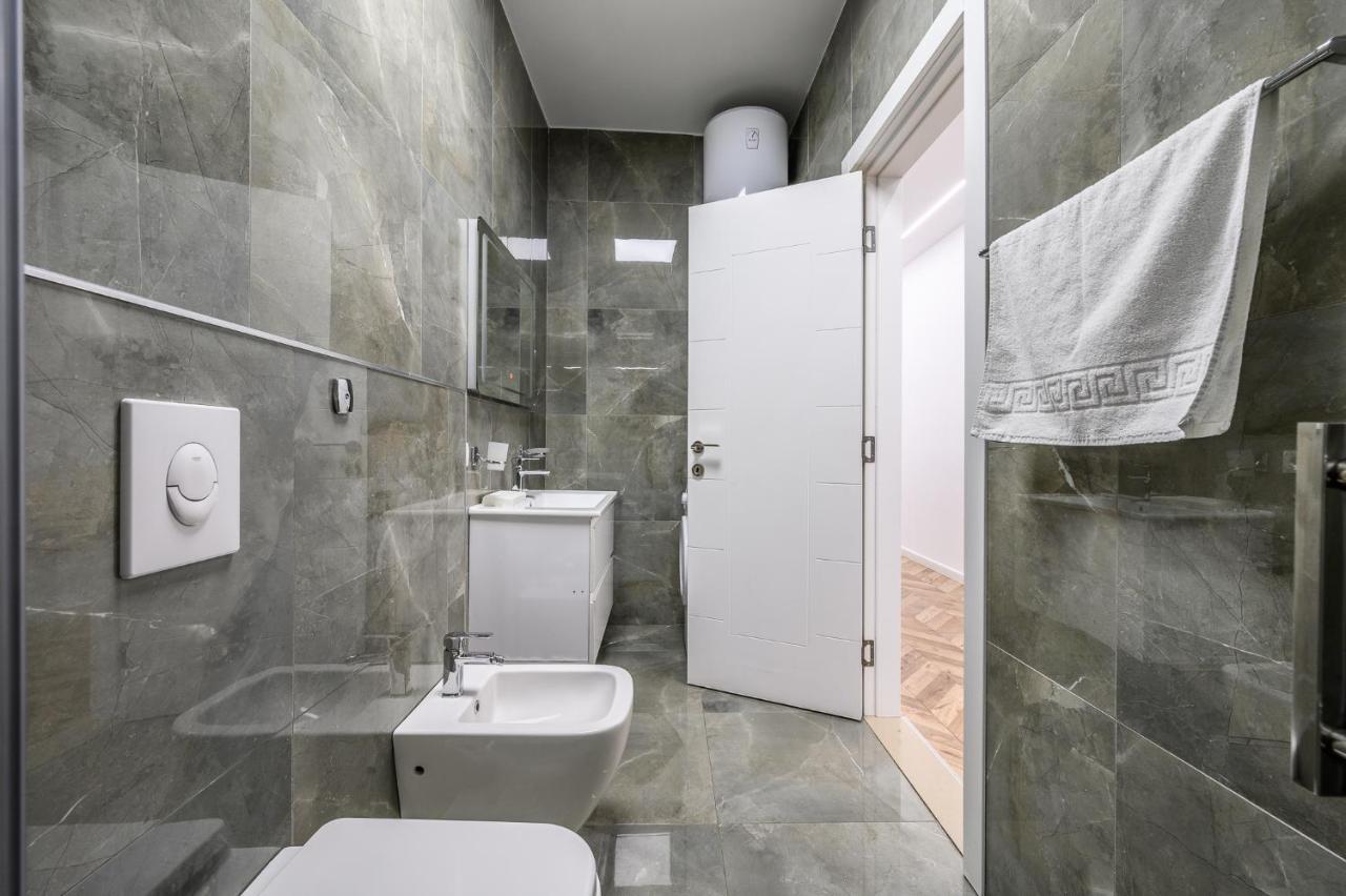 Miku Apartments-Luxury City View At Wilson Square Tirana Exterior photo